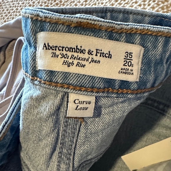 Curve Love High Rise 90s Relaxed Jean - Picture 6 of 6